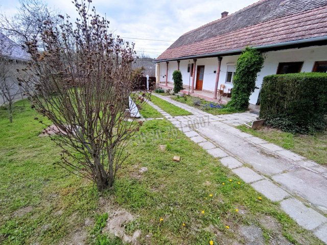 Eladó családi ház, Dunaszekcsőn 14.5 M Ft, 3 szobás