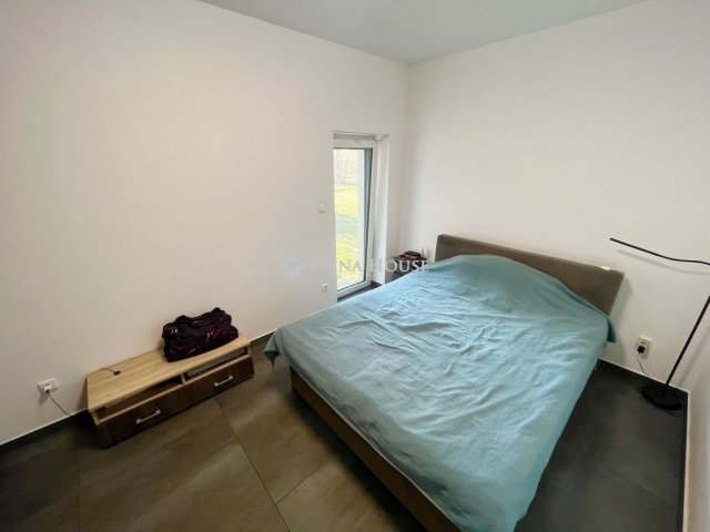 Eladó családi ház, Kőszárhegyen 132.99 M Ft, 5 szobás