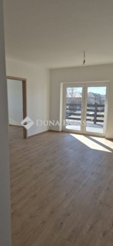 Eladó téglalakás, Cegléden 65 M Ft, 4 szobás