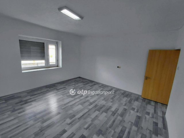 Eladó családi ház, Erdőtelken 11 M Ft, 1+1 szobás