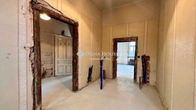 Eladó családi ház, Szombathelyen 64.99 M Ft, 6+1 szobás