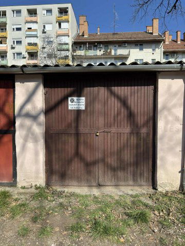 Eladó garázs, Szegeden, Bocskai utcában 6.5 M Ft