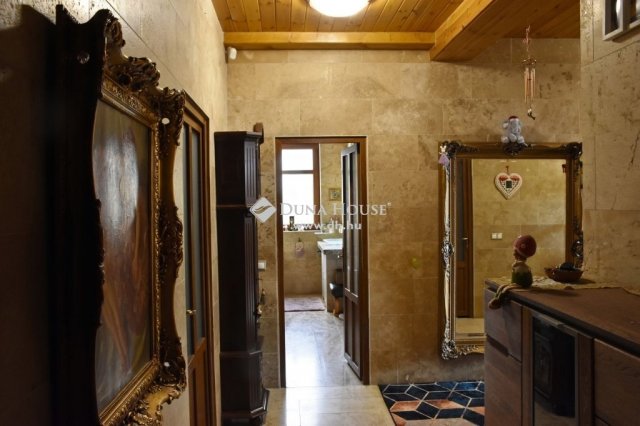 Eladó családi ház, Budajenőn 950 M Ft, 5 szobás