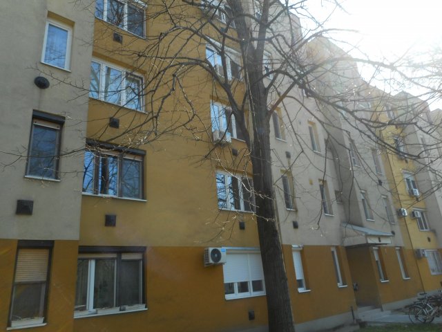 Eladó téglalakás, Szegeden 42.5 M Ft, 1+1 szobás
