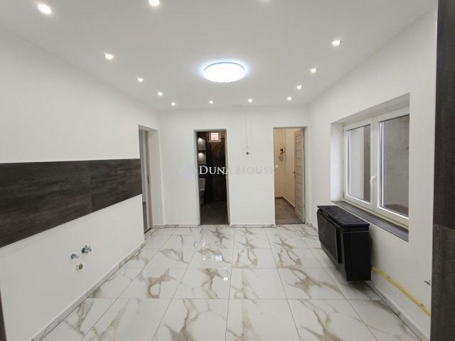 Eladó családi ház, Újszászon 25 M Ft, 3 szobás