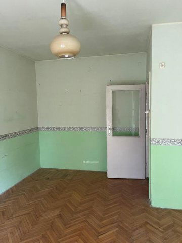 Eladó téglalakás, Komlón 16.2 M Ft, 2 szobás