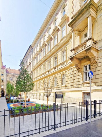 Eladó téglalakás, Budapesten, VI. kerületben, Podmaniczky utcában