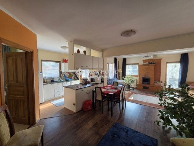 Eladó családi ház, Leányfaluban 159.9 M Ft, 3 szobás