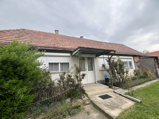 Eladó családi ház, Enyingen 34.9 M Ft, 2 szobás