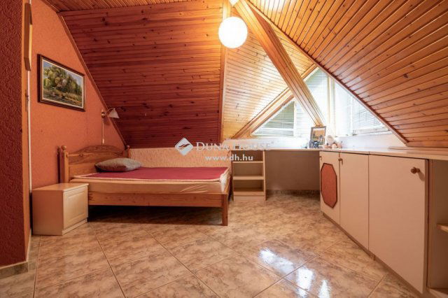 Eladó családi ház, Pécsett 133 M Ft, 4 szobás