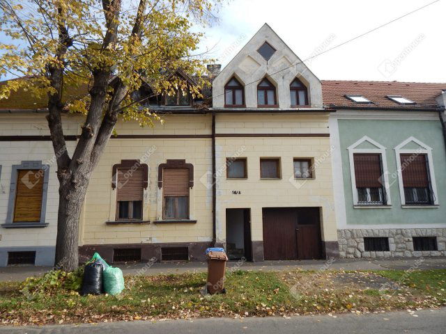 Eladó családi ház, Kaposváron 44.9 M Ft, 5 szobás