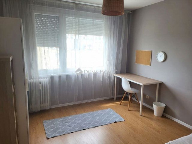 Eladó panellakás, Debrecenben 71.9 M Ft, 3 szobás