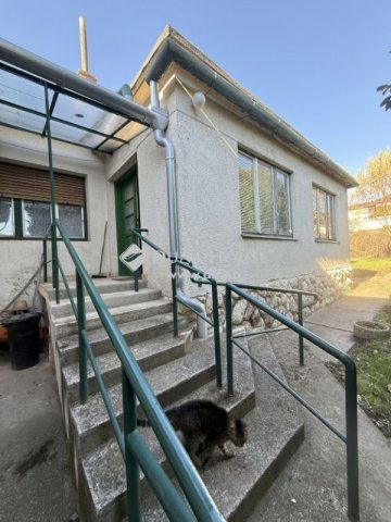 Eladó családi ház, Pécsett 26.9 M Ft, 2 szobás