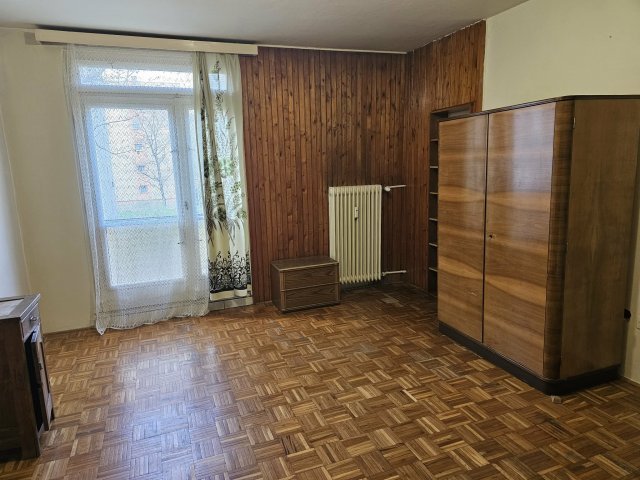 Kiadó panellakás, albérlet, Pécsett 140 E Ft / hó, 2 szobás