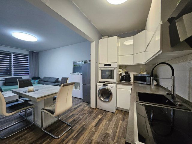 Eladó panellakás, Szombathelyen 42 M Ft, 2+1 szobás