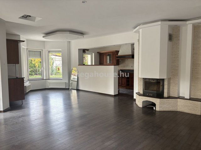 Eladó családi ház, Budaörsön 300 M Ft, 4+2 szobás