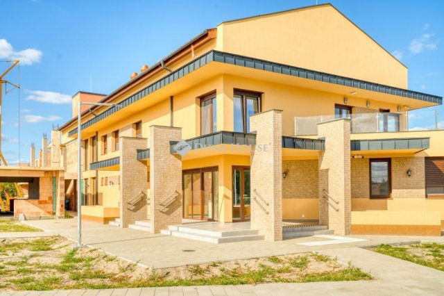 Eladó téglalakás, Mórahalmon 31.669 M Ft, 1 szobás