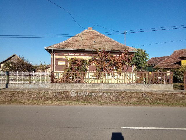 Eladó családi ház, Szamossályin 6 M Ft, 2 szobás