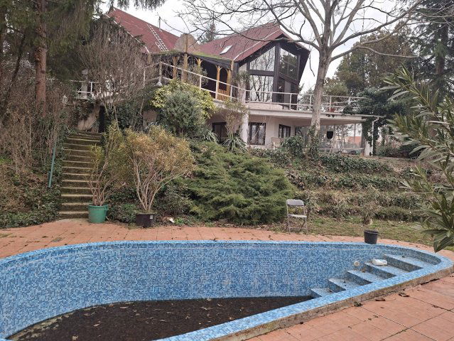 Eladó családi ház, Pécsett 125 M Ft, 5+2 szobás