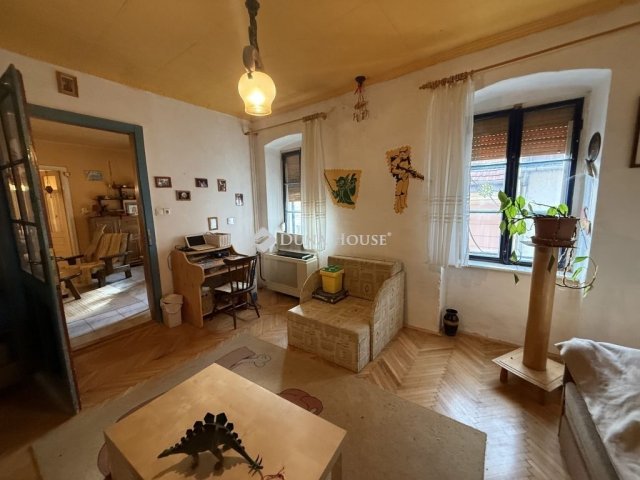 Eladó téglalakás, Pécsett 47 M Ft, 3 szobás