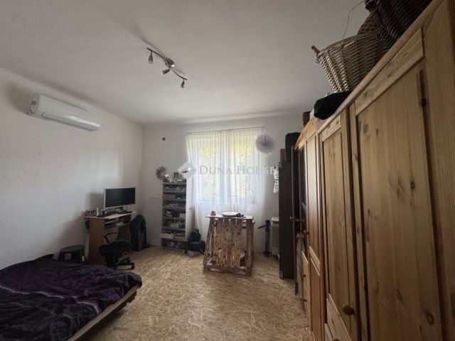 Eladó családi ház, Pécsett 64.9 M Ft, 3 szobás