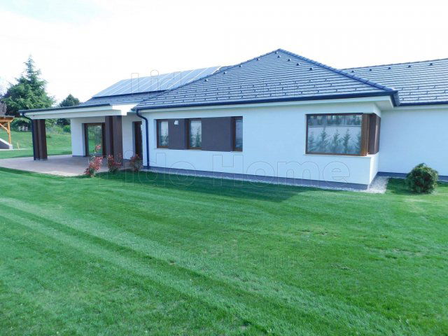 Eladó családi ház, Cserszegtomajon 275 M Ft, 4 szobás