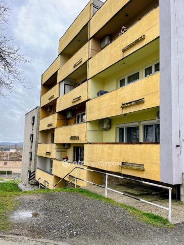 Eladó téglalakás, Pécsett 41.5 M Ft, 1+1 szobás