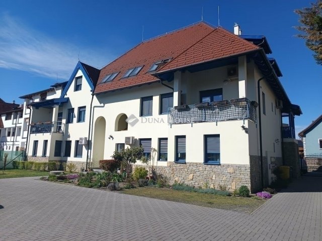 Eladó téglalakás, Veresegyházon 139.9 M Ft, 5 szobás