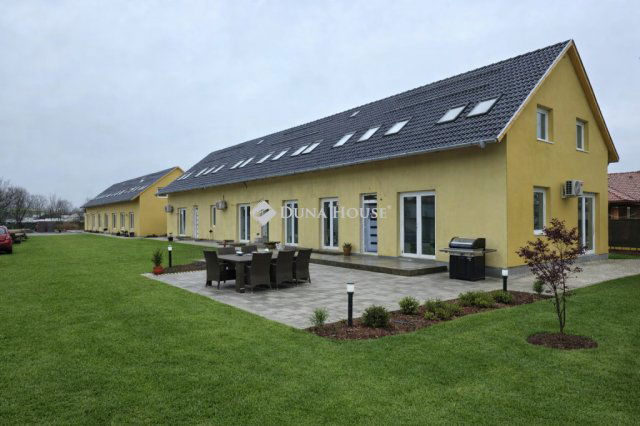 Eladó téglalakás, Szolnokon 74.9 M Ft, 4 szobás