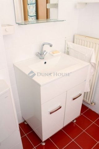 Eladó téglalakás, Budapesten, VI. kerületben 64 M Ft, 2 szobás