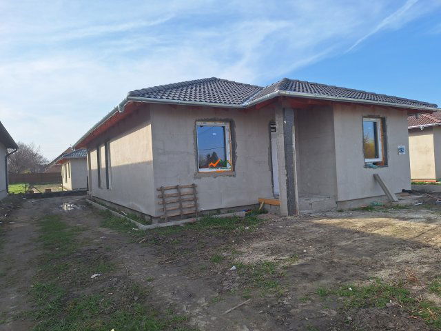 Eladó ikerház, Kiskunlacházán 89.1 M Ft, 4 szobás