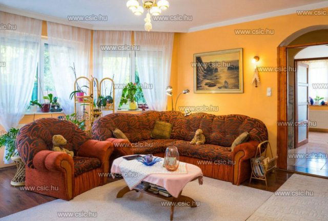 Eladó családi ház, Szentendrén 194.9 M Ft, 6 szobás