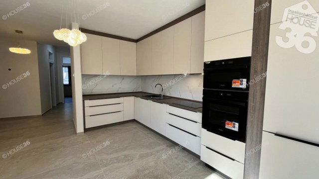 Eladó téglalakás, Kecskeméten 130 M Ft, 3 szobás