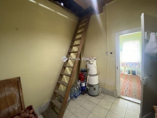 Eladó családi ház, Zsámbokon 27 M Ft, 2 szobás