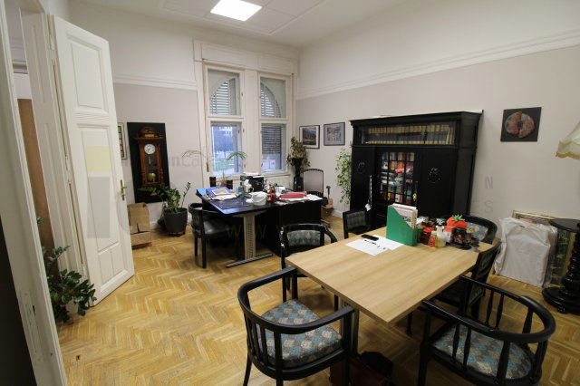 Eladó iroda, Szegeden, Szent István téren 112 M Ft