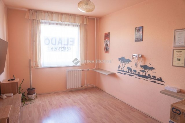 Eladó panellakás, Veszprémben 50 M Ft, 2 szobás