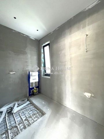 Eladó családi ház, Szigetszentmiklóson 149 M Ft, 4 szobás