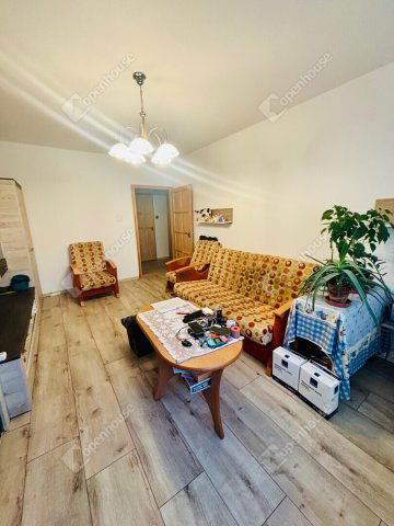 Eladó panellakás, Szegeden 59.9 M Ft, 3 szobás