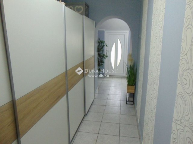 Eladó téglalakás, Szentlőrincen 25 M Ft, 3 szobás