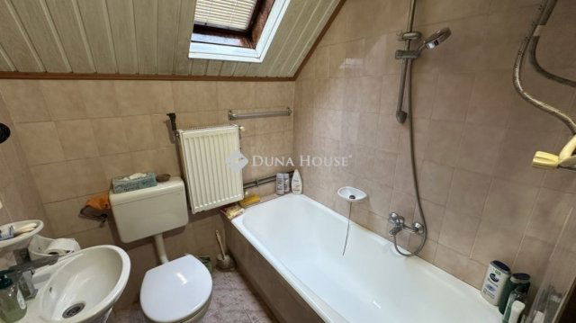 Eladó családi ház, Szigetszentmiklóson 85 M Ft, 5 szobás