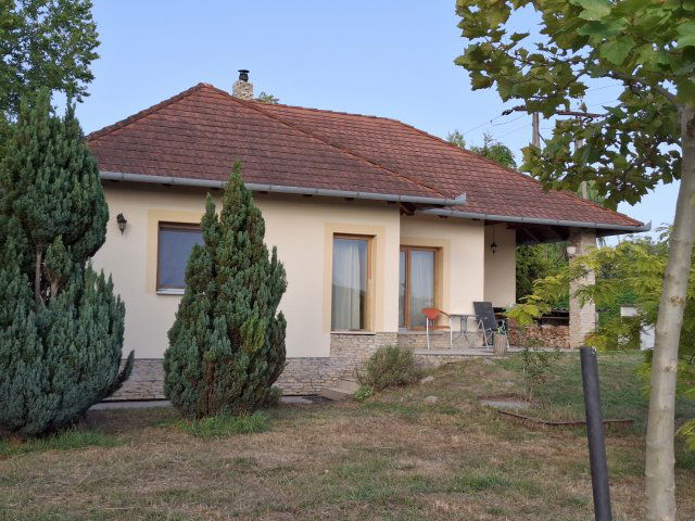 Eladó családi ház, Balatonfenyvesen, Kossuth Lajos utcában