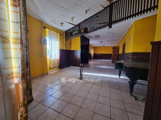 Eladó családi ház, Egyházaskeszőn 16.5 M Ft, 4+2 szobás