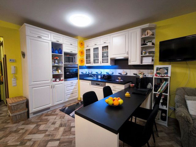 Eladó téglalakás, Győrött 53.9 M Ft, 1 szobás