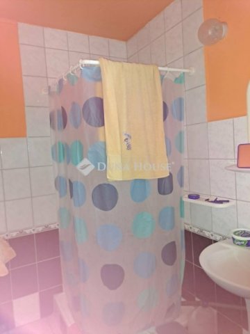 Eladó családi ház, Szegváron 22 M Ft, 2 szobás