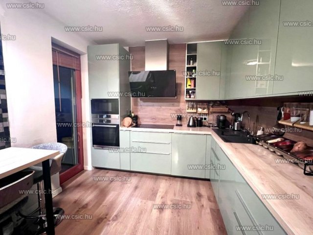 Eladó családi ház, Budapesten, III. kerületben 379 M Ft