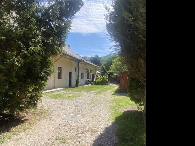 Eladó családi ház, Esztergomban 44.9 M Ft, 2 szobás
