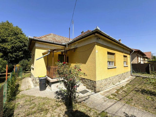 Eladó családi ház, Szentendrén 108 M Ft, 3 szobás