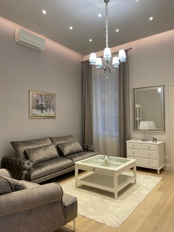 Kiadó téglalakás, albérlet, V. kerületben, Kálmán Imre utcában