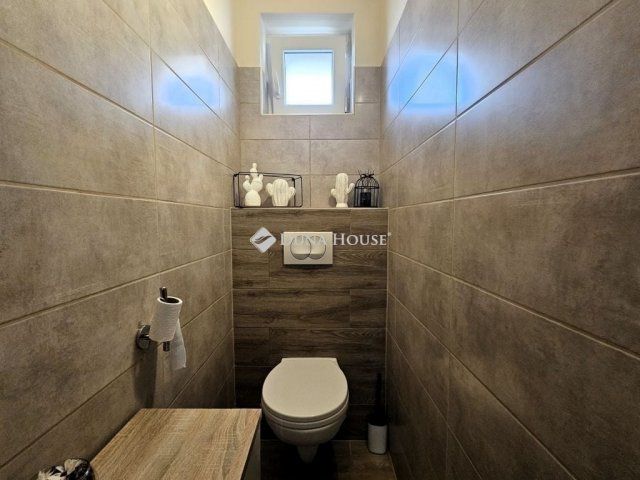 Eladó családi ház, Siklóson 99.9 M Ft, 4 szobás