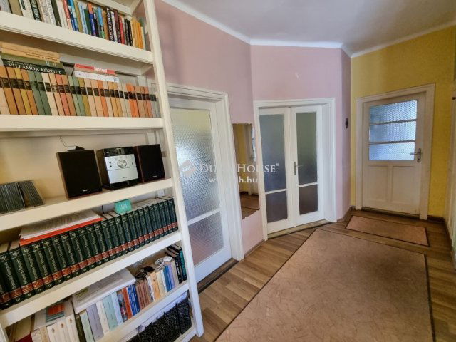 Eladó családi ház, Velencén 84 M Ft, 5 szobás